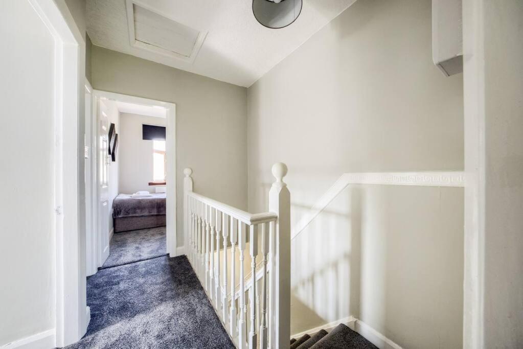 Low Rate - Coventry For 3 Bedroom House With Garden, Free Netflix And Unlimited Wi-Fi - Driveway Parking - Agc Exteriör bild