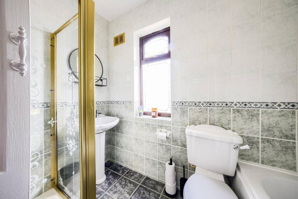 Low Rate - Coventry For 3 Bedroom House With Garden, Free Netflix And Unlimited Wi-Fi - Driveway Parking - Agc Exteriör bild