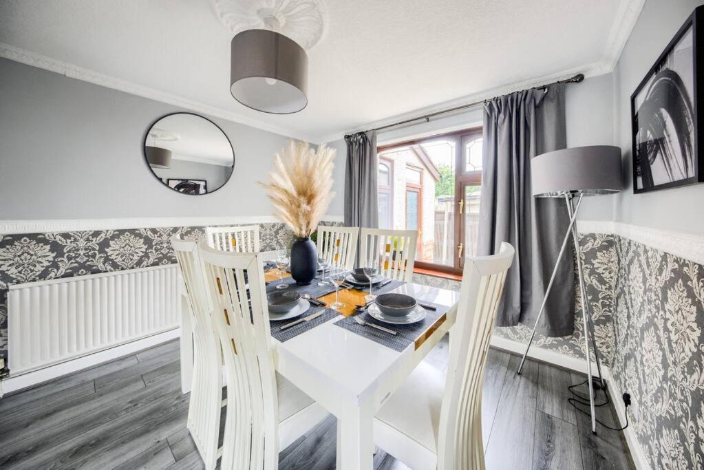 Low Rate - Coventry For 3 Bedroom House With Garden, Free Netflix And Unlimited Wi-Fi - Driveway Parking - Agc Exteriör bild