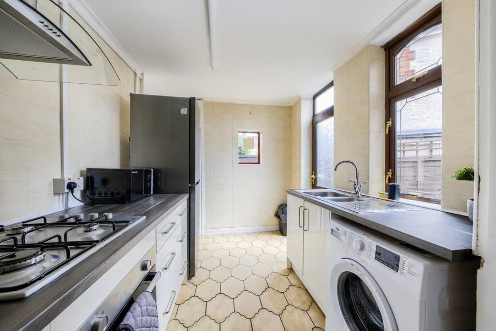Low Rate - Coventry For 3 Bedroom House With Garden, Free Netflix And Unlimited Wi-Fi - Driveway Parking - Agc Exteriör bild