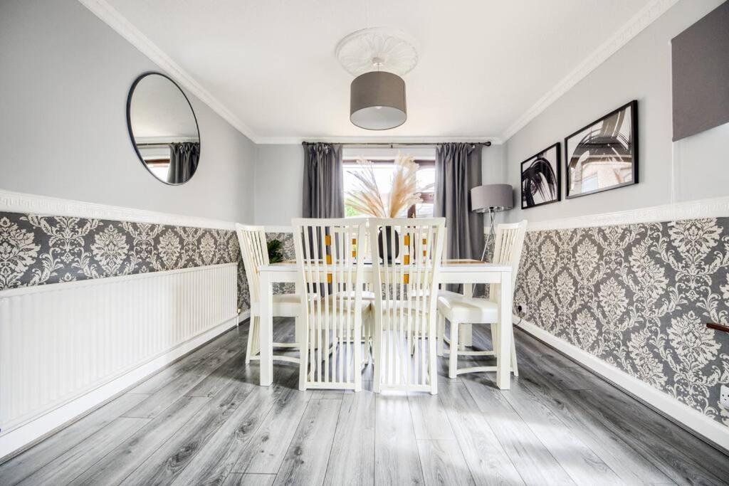 Low Rate - Coventry For 3 Bedroom House With Garden, Free Netflix And Unlimited Wi-Fi - Driveway Parking - Agc Exteriör bild